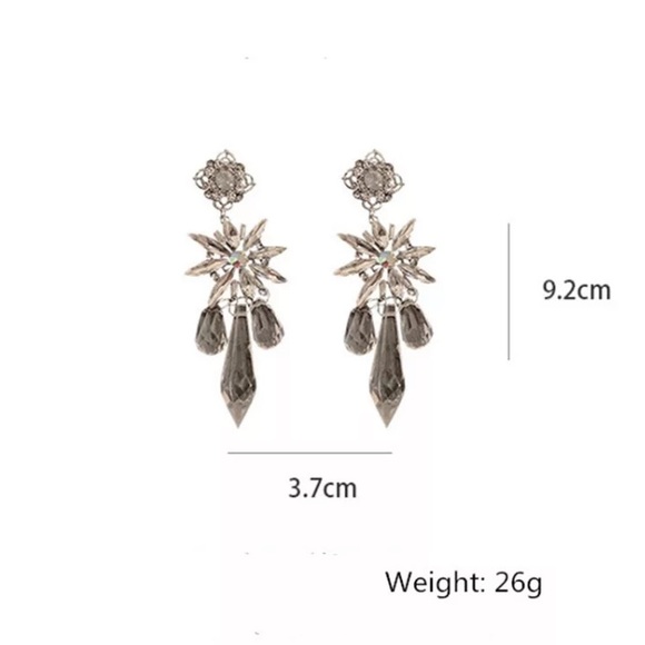 🌟 Long Crystals Earrings - Picture 3 of 4